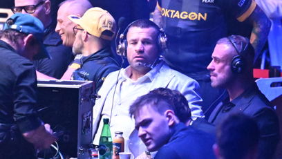 FOTO: Karlos Vémola při komentování Oktagonu 84.