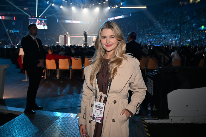 FOTO: Krásná Sarah Horáková. – stránka 52