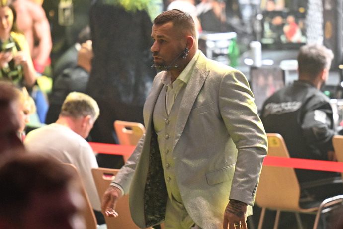 FOTO: Karlos Vémola na Oktagonu. – stránka 16