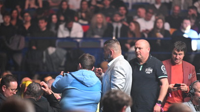 FOTO: Karlos Vémola se fotil s fanoušky.