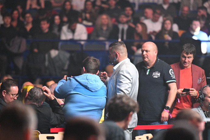 FOTO: Karlos Vémola se fotil s fanoušky. – stránka 3