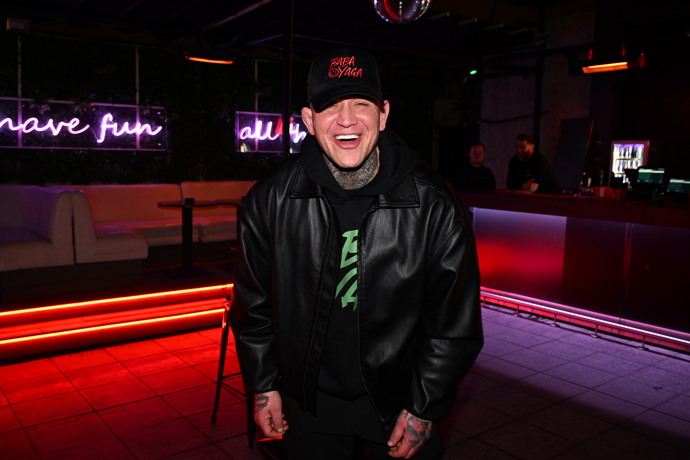 FOTO: Václav Mikulášek dorazil v dobré náladě. – stránka 46