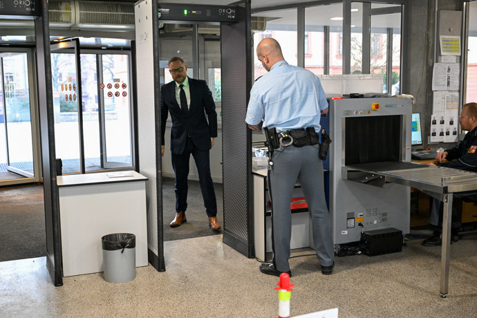 FOTO: Jan Souček u Obvodního soudu pro Prahu 4. – stránka 21