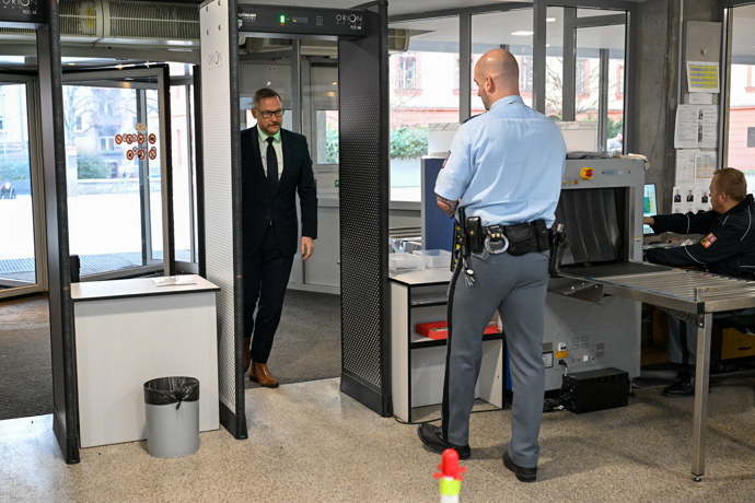 FOTO: Jan Souček u Obvodního soudu pro Prahu 4. – stránka 20