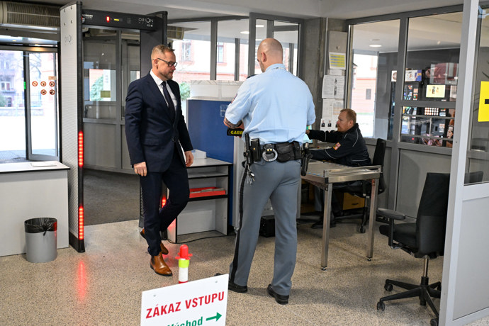 FOTO: Jan Souček u Obvodního soudu pro Prahu 4. – stránka 18