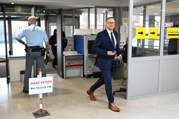 FOTO: Jan Souček u Obvodního soudu pro Prahu 4. – stránka 15
