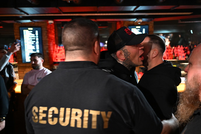 FOTO: Vašek Mikulášek se rozvášnil. – stránka 36