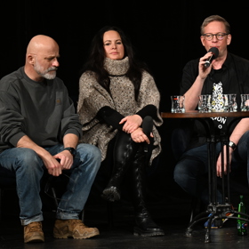 Umělci v divadle Palace.