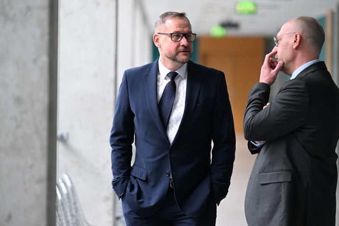 FOTO: Jan Souček u Obvodního soudu pro Prahu 4. – stránka 8