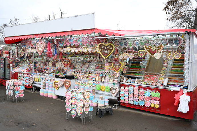 FOTO: Není nouze ani o perníky a různé sladkosti. – stránka 34