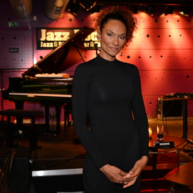 Lejla Abbasová vystoupila na koncertu pro Súdán.