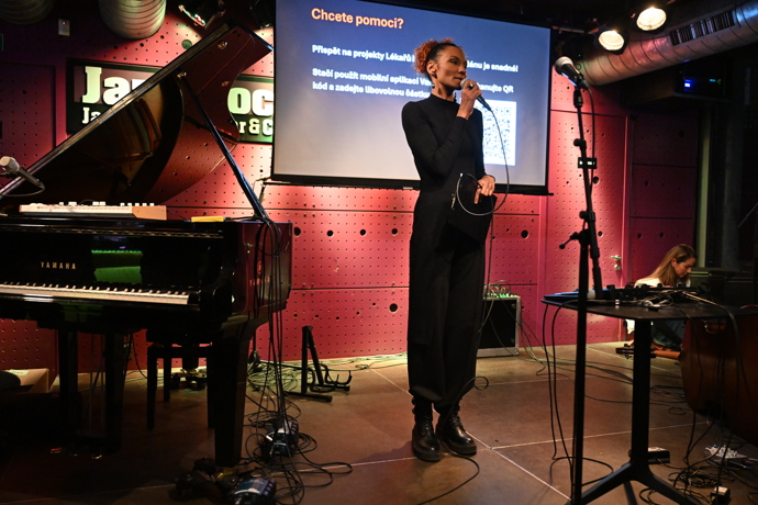 FOTO: Lejla Abbasová moderovala akci Koncert pro Súdán. – stránka 11
