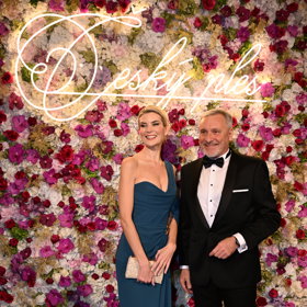 Iveta Lutovská a Jan Čenský moderují Český ples.