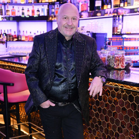 Muzikant říká, že s výrobou parfému mu pomáhal vnuk Sebastian. 