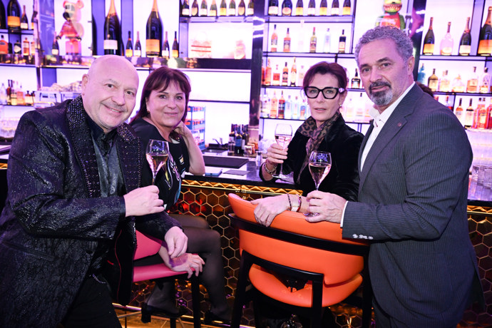 FOTO: Martin Dejdar a Michal David vyvedli své půvabné manželky. – stránka 3