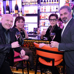 Hitmaker Michal David si nechal parfém na míru umíchat po vzoru Martina Dejdara. Na akci nesměla chybět ani jeho manželka. 