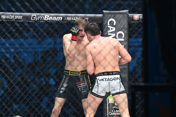 FOTO: Oktagon 84. – stránka 92