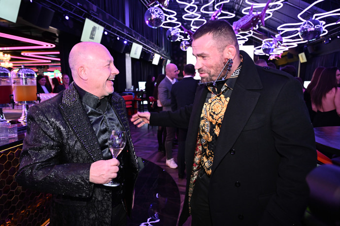 FOTO: Karlos Vémola a Michal David byli ve skvělé náladě. – stránka 8