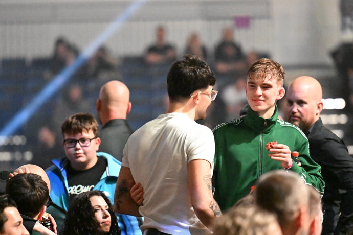 FOTO: Jakub Batfalský se zpěvákem Calinem. – stránka 29