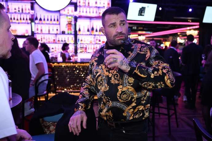 FOTO: Bijec Karlos Vémola. – stránka 36