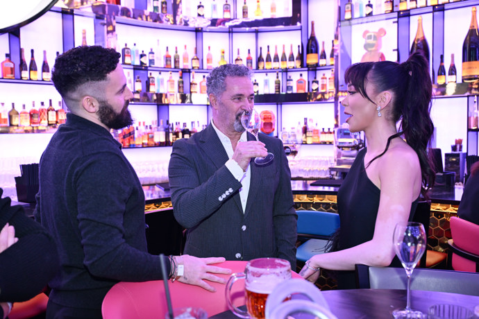 FOTO: Veronica Biasiol se s rodinou Dejdarů skvěle bavila. – stránka 13