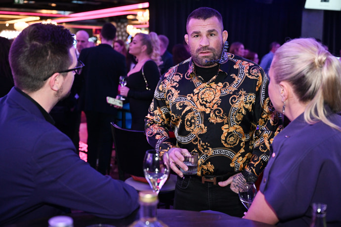 FOTO: Karlos Vémola dorazil na uvedení prémiových parfémů. – stránka 29