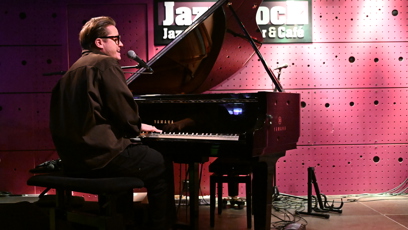 FOTO: Ondřej Brzobohatý zahrál na klavír.