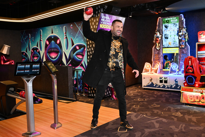 FOTO: Vtipálek Karlos Vémola. – stránka 26