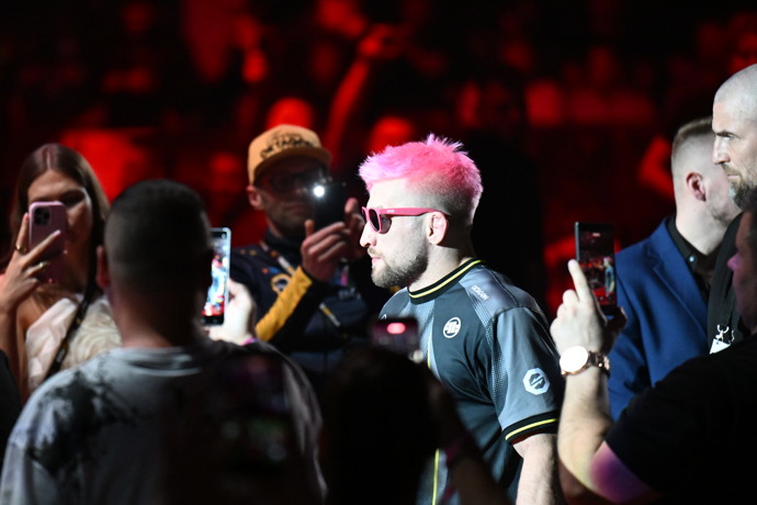 FOTO: David Kozma se dočkal obrovské podpory od fanoušků. – stránka 21