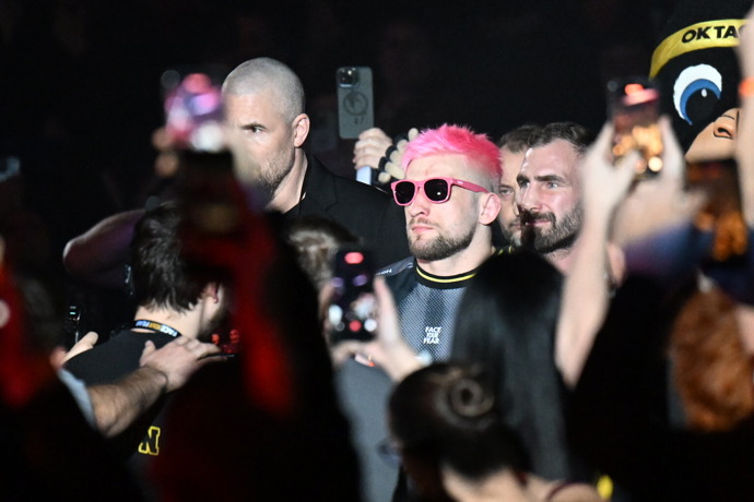 FOTO: Zápasník David Kozma měl velkou fanouškovskou podporu. – stránka 20