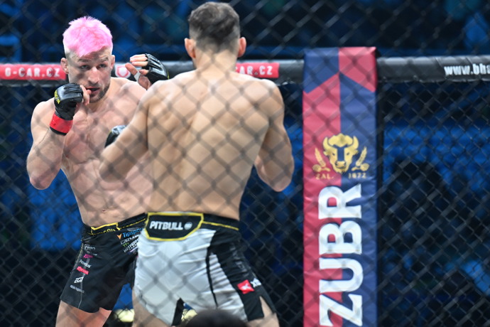 FOTO: Zápasník David Kozma předvedl velmi hezký zápas. – stránka 18