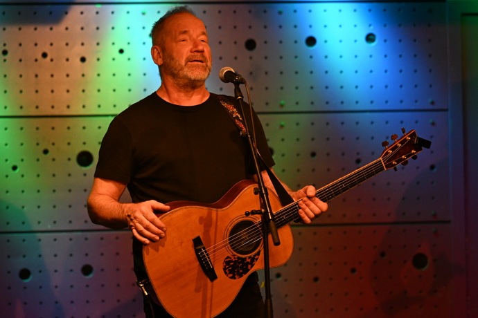 FOTO: David Koller také vystoupil na koncertu pro Súdán. – stránka 3