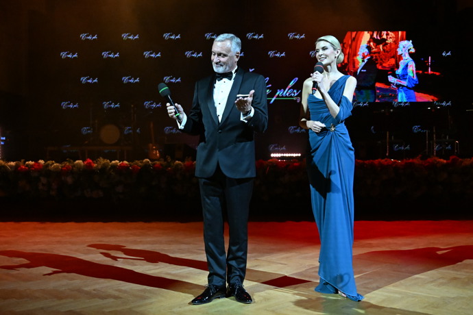 FOTO: Jan Čenský byl moderátor Českého plesu. – stránka 1