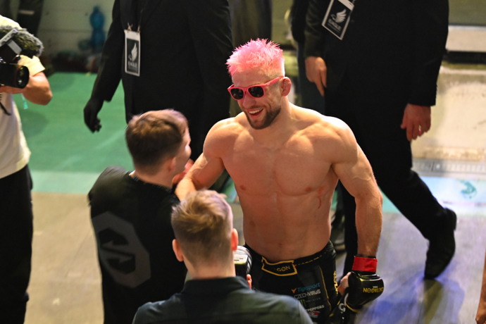 FOTO: Vysmátý David Kozma. – stránka 4