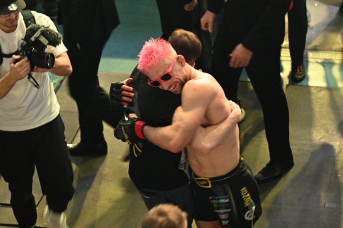 FOTO: David Kozma po svém triumfu. – stránka 3