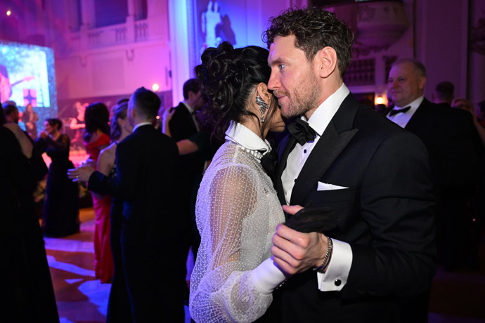 FOTO: Miroslav Dubovický se Sarah Vu. – stránka 11