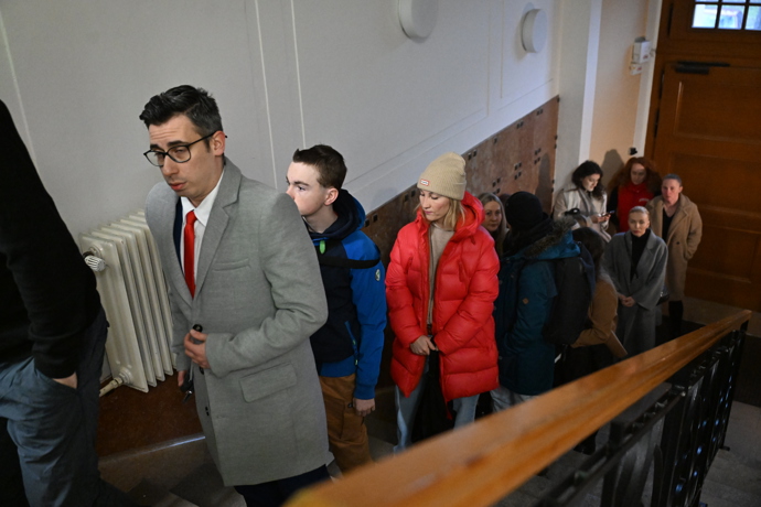 FOTO: U soudu bylo rušno. – stránka 9
