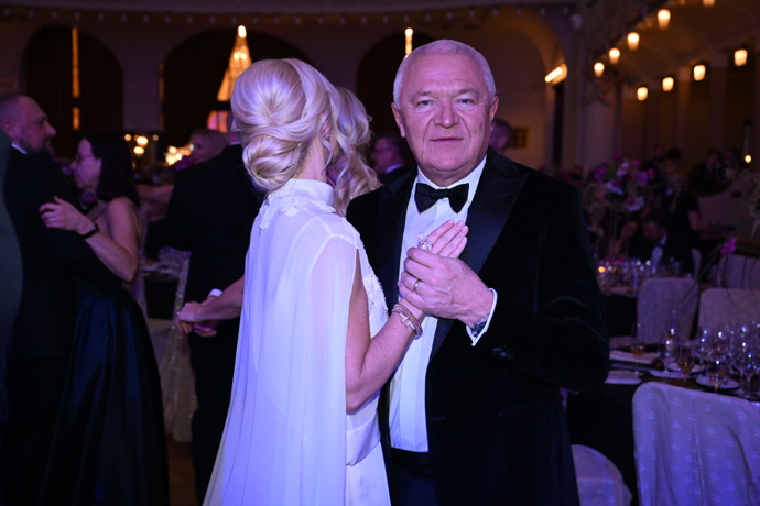 FOTO: Jaroslav Faltýnek se svou ženou. – stránka 9