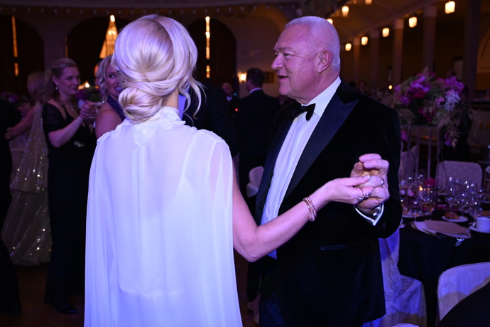 FOTO: Faltýnek si umí užít plesovou sezónu. – stránka 7