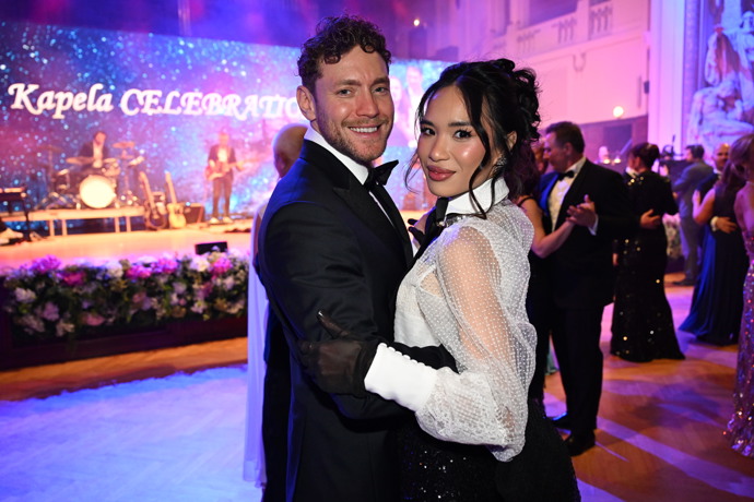 FOTO: Miroslav Dubovický se Sarah Vu na Českém plese. – stránka 9