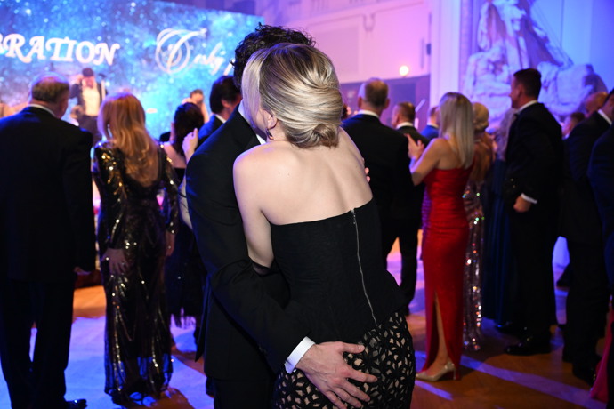 FOTO: Martin Dubovický s Pavlínou Vaníčkovou se od sebe nemohli odtrhnout. – stránka 10