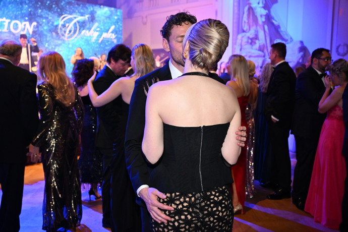 FOTO: Český ples byl poměrně divoký. – stránka 27