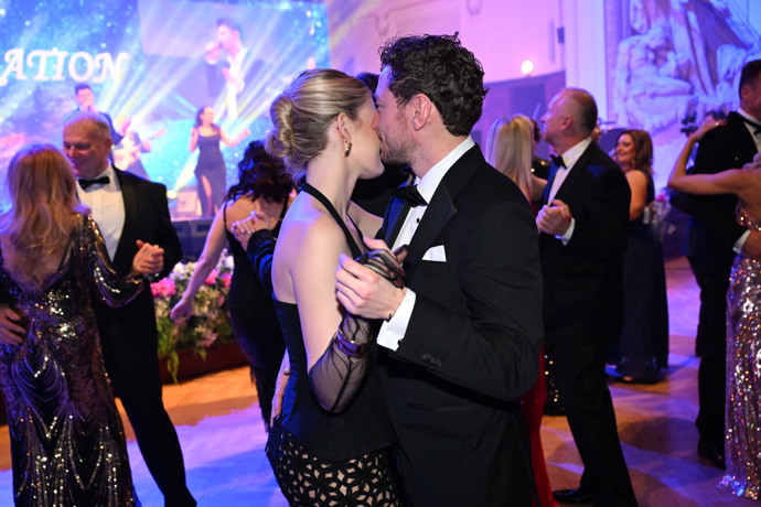 FOTO: Martin Dubovický s Pavlínou Vaníčkovou. – stránka 7