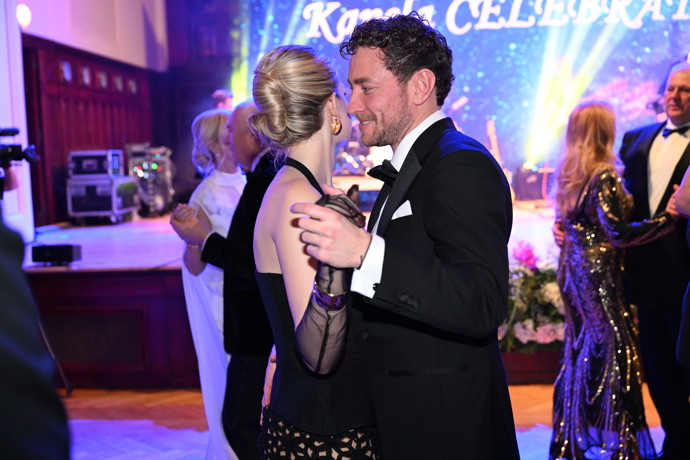 FOTO: Martin Dubovický s Pavlínou Vaníčkovou při společném tanci. – stránka 6