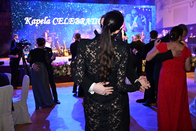 FOTO: Petr Kolečko a Aneta Vignerová během tance. – stránka 26