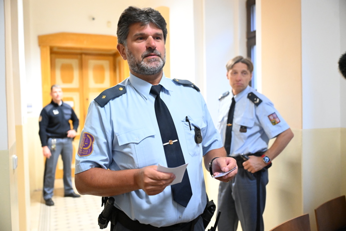 FOTO: Nechyběly ani bezpečnostní složky. – stránka 18