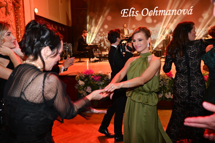 FOTO: O tanec nebyla nouze. – stránka 25