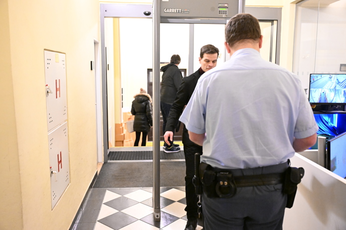 FOTO: Soudní spor Adama Krause a jeho expartnerky Nikol Enevové. – stránka 53