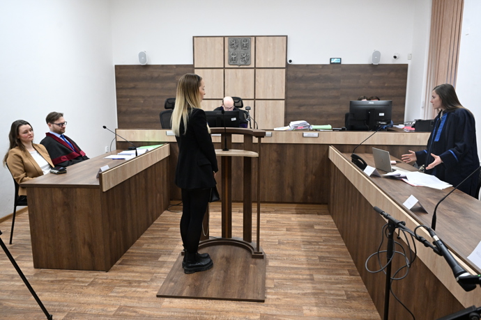 FOTO: Erika Eliášová během výpovědi. – stránka 12