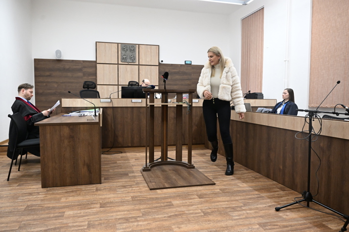 FOTO: Obžalovaný měl týrat i svou bývalou partnerku. – stránka 10